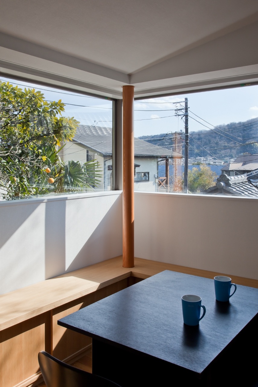 House B/Cliving area corner window   House B/Cliving area corner window